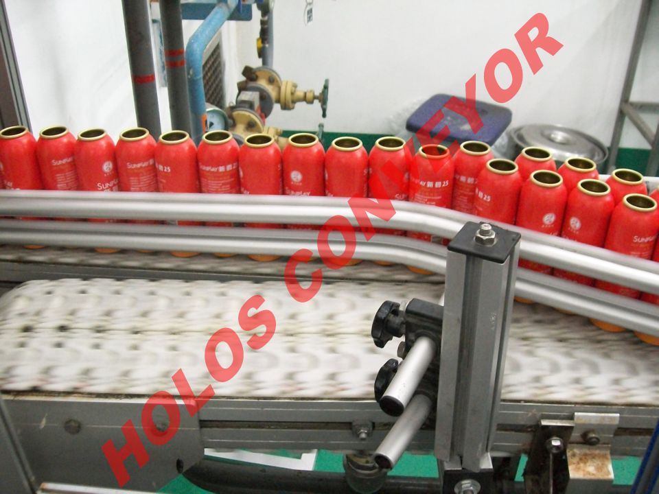 　　從國(guó)內(nèi)的實(shí)際應(yīng)用情況來看，皮帶輸送機(jī)的絞車?yán)o和液壓拉緊可以實(shí)現(xiàn)自動(dòng)控制并且拉緊力可以調(diào)節(jié)，重錘拉緊裝置有著較高的安全可靠性。隨著工業(yè)和技術(shù)的發(fā)展，并且有著長(zhǎng)距離、大運(yùn)量、高帶速特征的大型皮帶輸送機(jī)已經(jīng)成為發(fā)展主流，由此對(duì)拉緊裝置提出了更高的要求，傳統(tǒng)的拉緊裝置逐漸顯示出其缺點(diǎn)，技術(shù)人員已將對(duì)拉緊裝置的研究方向逐步轉(zhuǎn)入到自動(dòng)拉緊領(lǐng)域。如中礦業(yè)大學(xué)開發(fā)的YZL系列皮帶輸送機(jī)液壓絞車式自動(dòng)拉緊裝置，它能根據(jù)帶式輸送機(jī)起動(dòng)加速階段和平穩(wěn)運(yùn)行階段對(duì)輸送帶拉力的不同要求，提供相應(yīng)的輸送帶拉力，并且在輸送帶拉力發(fā)生變化時(shí)準(zhǔn)確監(jiān)測(cè)并且及時(shí)的自動(dòng)調(diào)整。